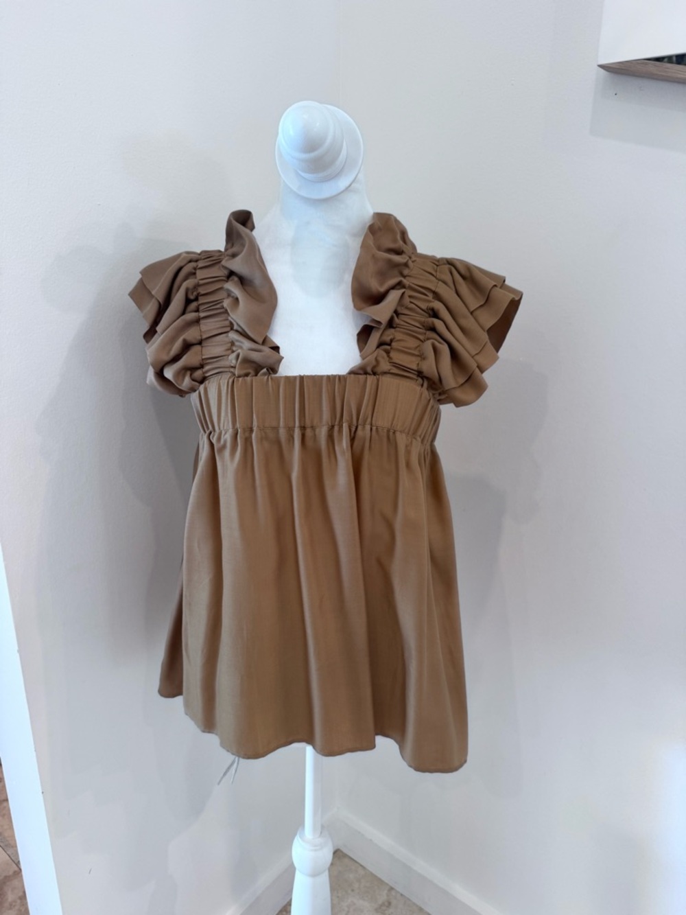 Inclan, S, Ruffled Square-Neck Tank Top in Brown